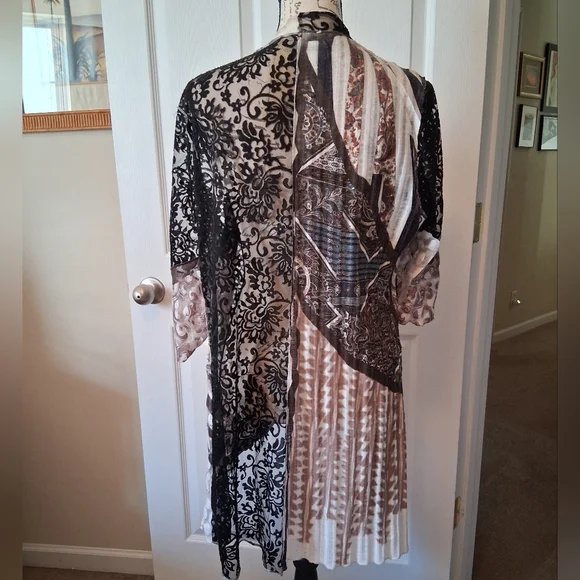 Floral Boho Open Tunic. Large - Picture 3 of 6